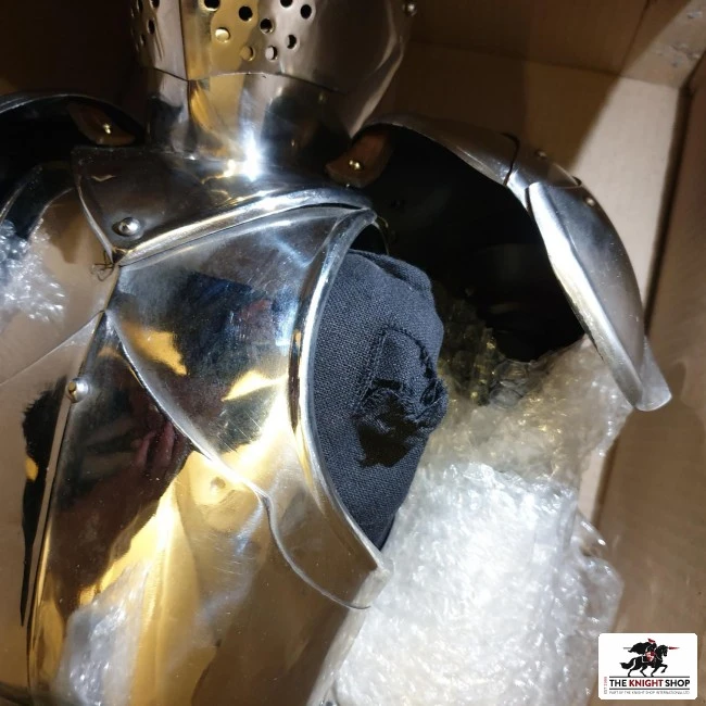 DAMAGED - Miniature Suit Of Armour 5 DAMAGED - Miniature Suit Of Armour - Image 5